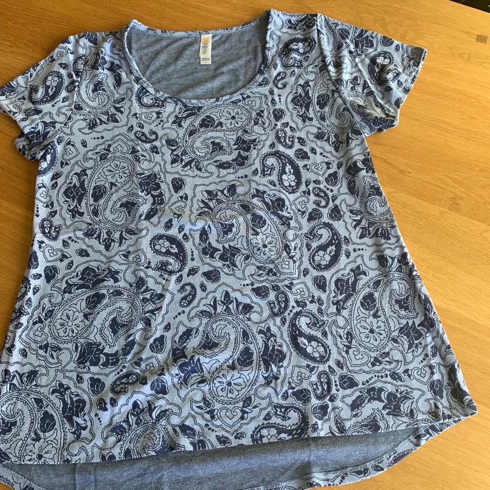 Lularoe Classic tee L